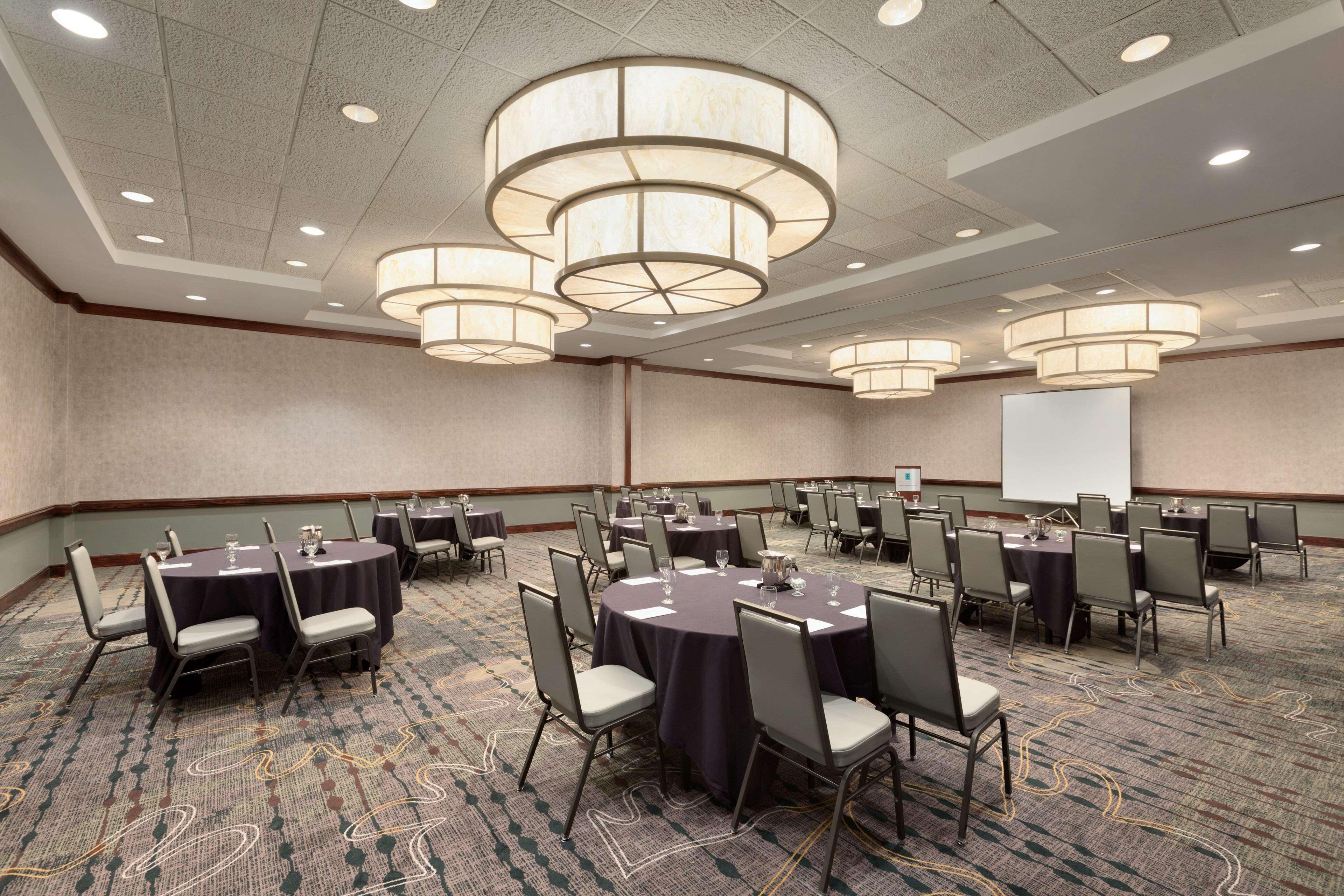 Embassy By Hilton Chicago North Shore Hotel 4*
